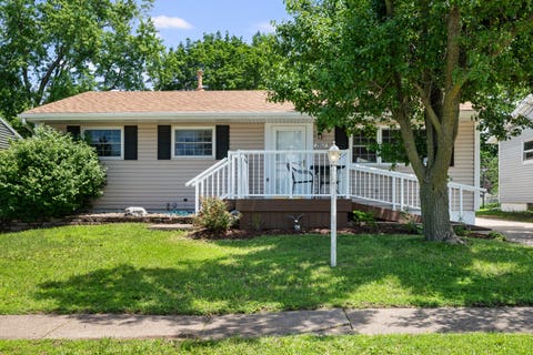 Tiny photo for 2807 N Lincoln Avenue, Davenport, IA 50804 (MLS # 12686044)