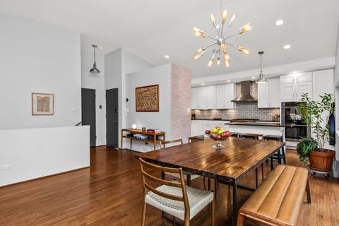 Tiny photo for 6323 N Kirkwood Avenue, Chicago, IL 60646 (MLS # 12591085)