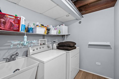 Tiny photo for 6323 N Kirkwood Avenue, Chicago, IL 60646 (MLS # 12591085)