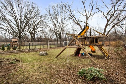 Tiny photo for 6323 N Kirkwood Avenue, Chicago, IL 60646 (MLS # 12591085)