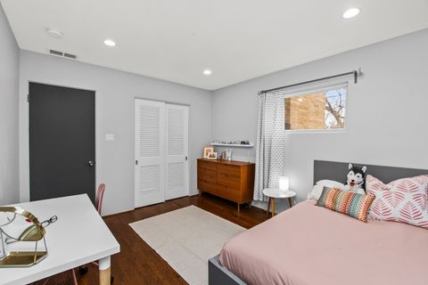 Tiny photo for 6323 N Kirkwood Avenue, Chicago, IL 60646 (MLS # 12591085)