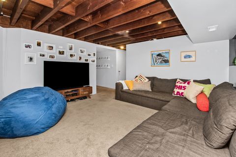 Tiny photo for 6323 N Kirkwood Avenue, Chicago, IL 60646 (MLS # 12591085)