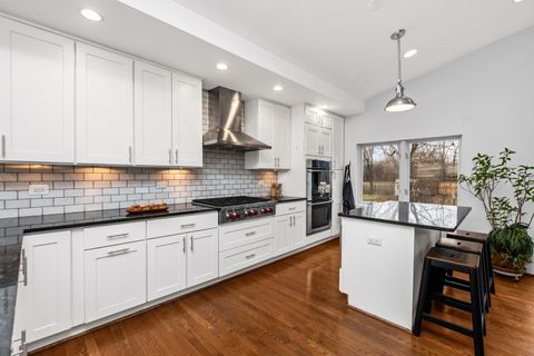 Tiny photo for 6323 N Kirkwood Avenue, Chicago, IL 60646 (MLS # 12591085)