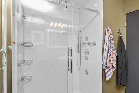 Tiny photo for 6323 N Kirkwood Avenue, Chicago, IL 60646 (MLS # 12591085)