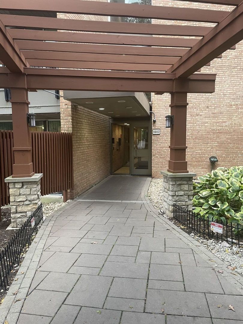 5900 Oakwood Drive 1L