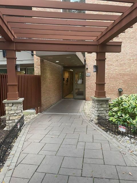 Tiny photo for 5900 Oakwood Drive #1L, Lisle, IL 60532 (MLS # 12505130)