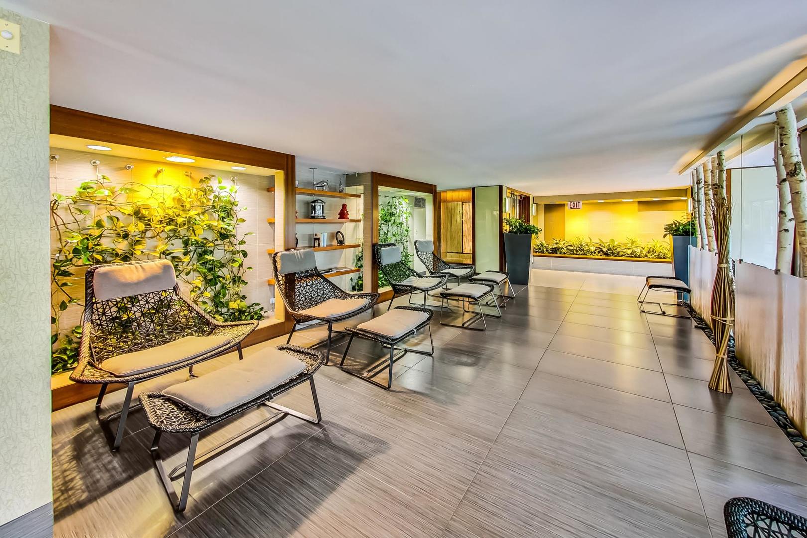 400 E Randolph Street 823
