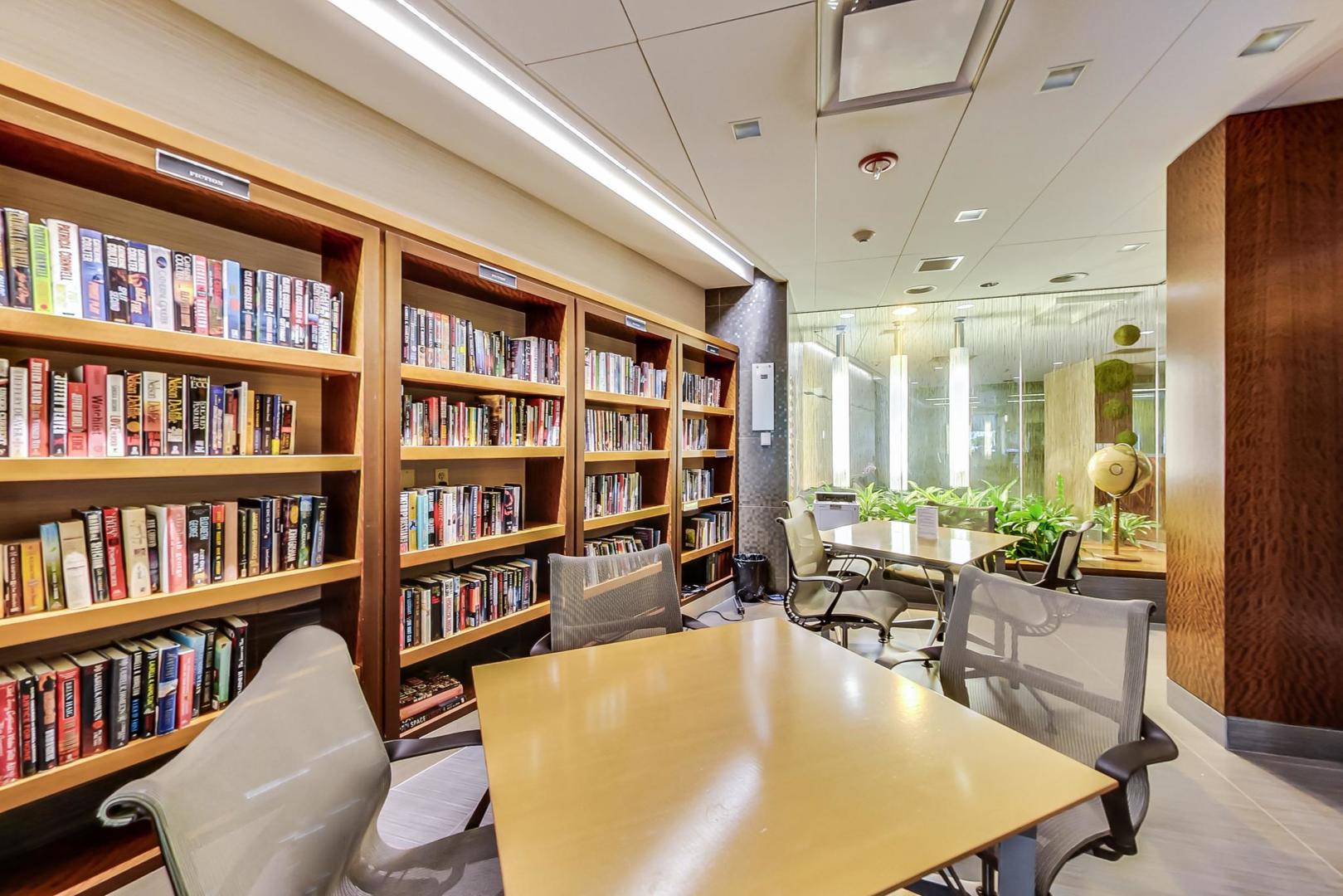 400 E Randolph Street 823