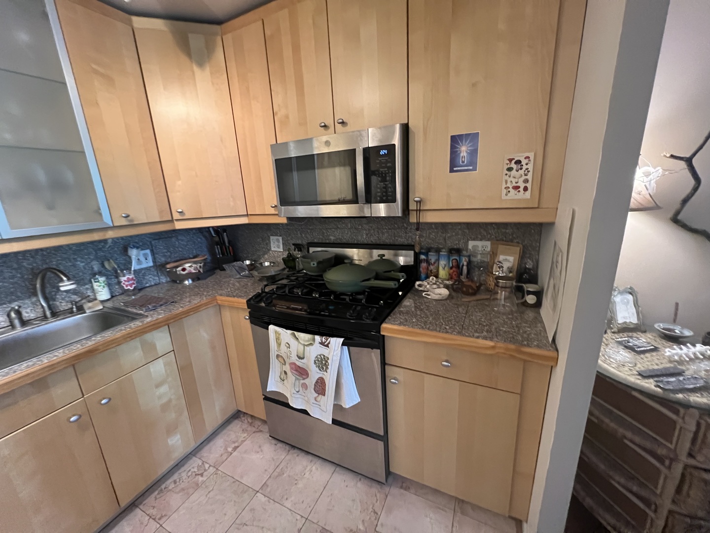 400 E Randolph Street 823