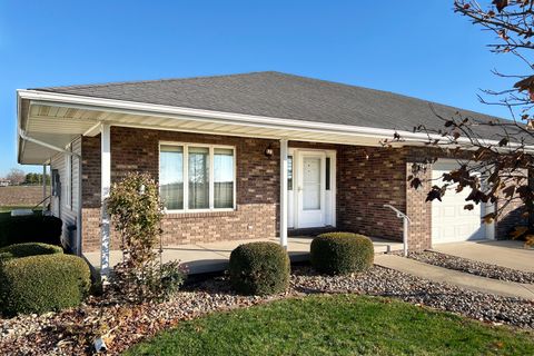 Photo of 703 Kingwood Drive, El Paso, IL 61738 (MLS # 12522388)