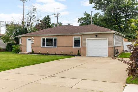 Photo of 810 Cumberland Street, Hoffman Estates, IL 60169 (MLS # 12721917)