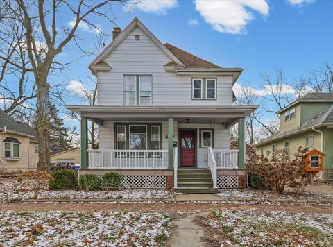Photo of 407 W HIGH Street, Urbana, IL 61801 (MLS # 12540162)