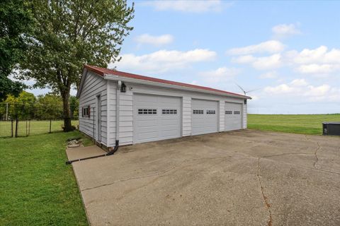 Tiny photo for 2550 E County Road 1375 Road, Newman, IL 61942 (MLS # 12473118)