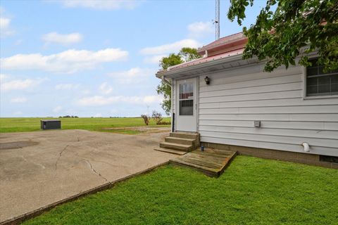 Tiny photo for 2550 E County Road 1375 Road, Newman, IL 61942 (MLS # 12473118)
