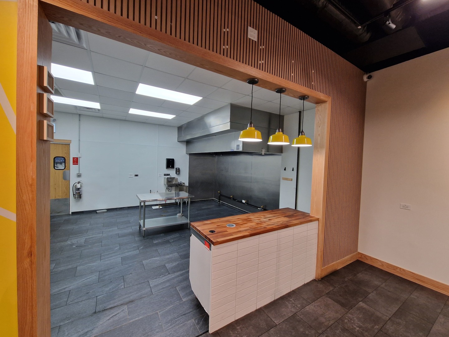 5343 N Lincoln Avenue