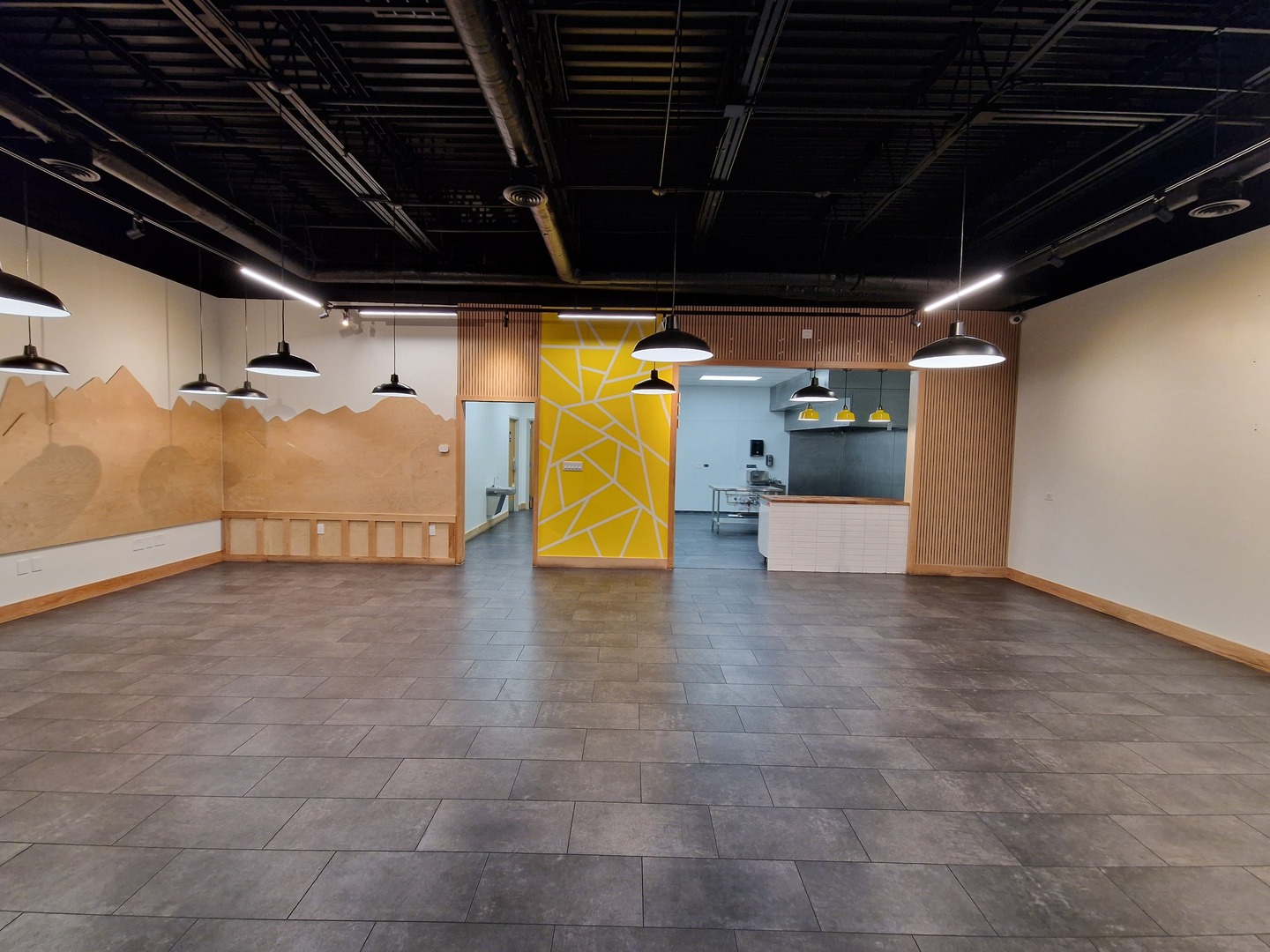 5343 N Lincoln Avenue