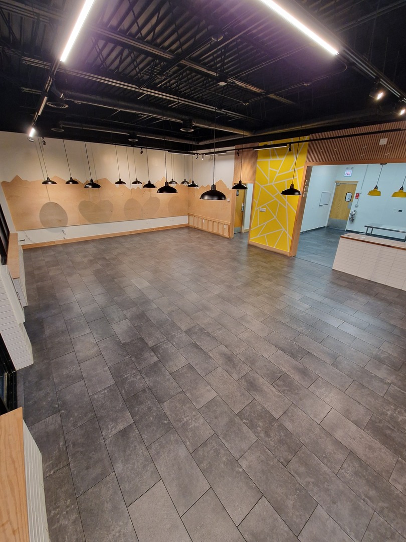 5343 N Lincoln Avenue