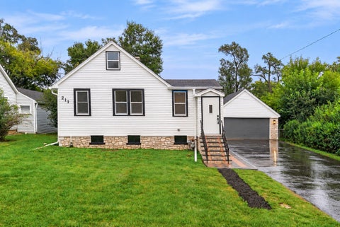 Photo of 211 N Graylynn Drive, Mount Prospect, IL 60056 (MLS # 12766401)