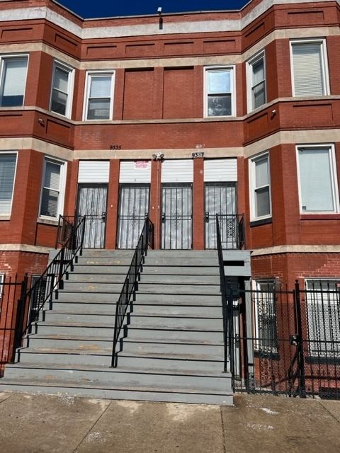9335-37 S South Chicago Avenue Chicago IL 60617