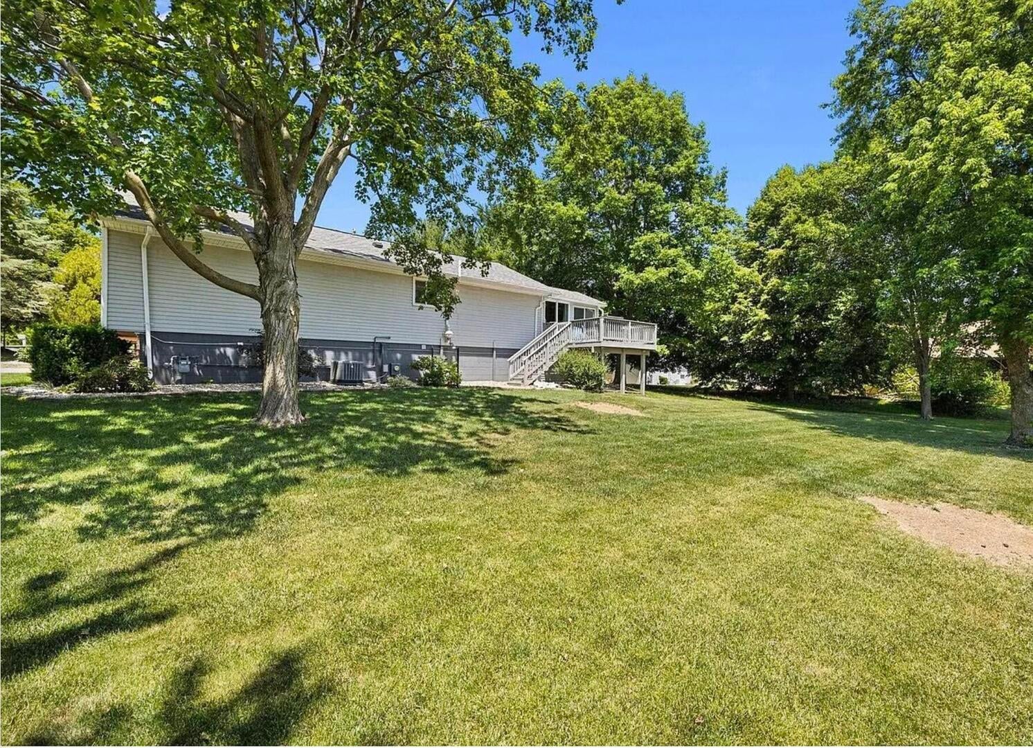 212 N Ostrom Avenue