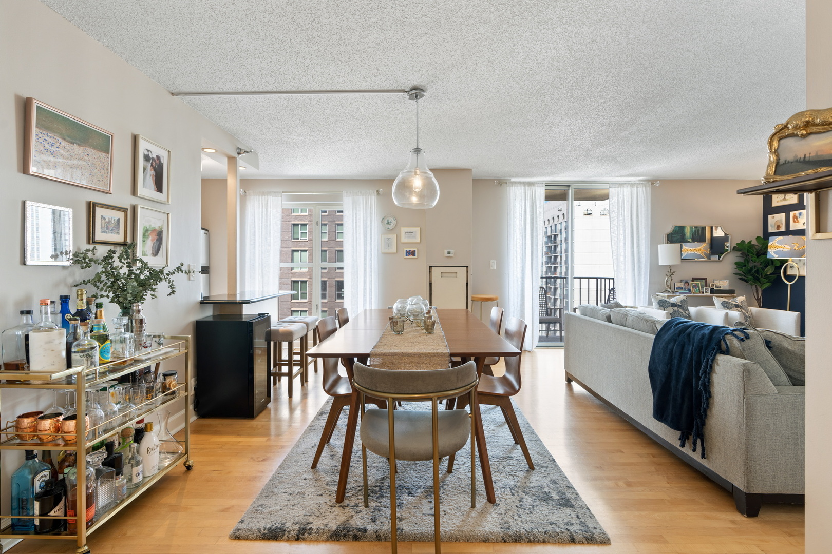 1212 N LASALLE Drive 1206