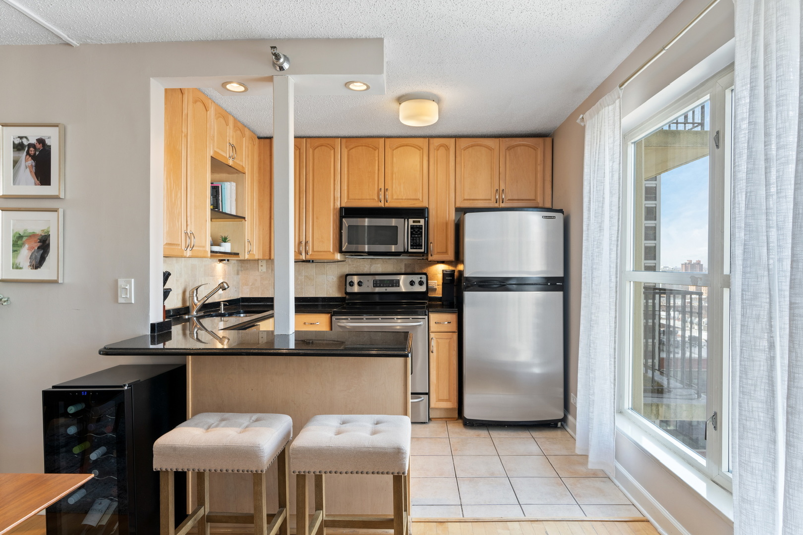 1212 N LASALLE Drive 1206