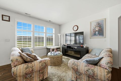 Tiny photo for 561 Autumn Circle, Pingree Grove, IL 60140 (MLS # 12598862)