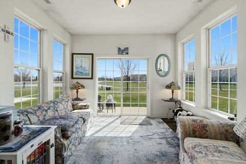 Tiny photo for 561 Autumn Circle, Pingree Grove, IL 60140 (MLS # 12598862)