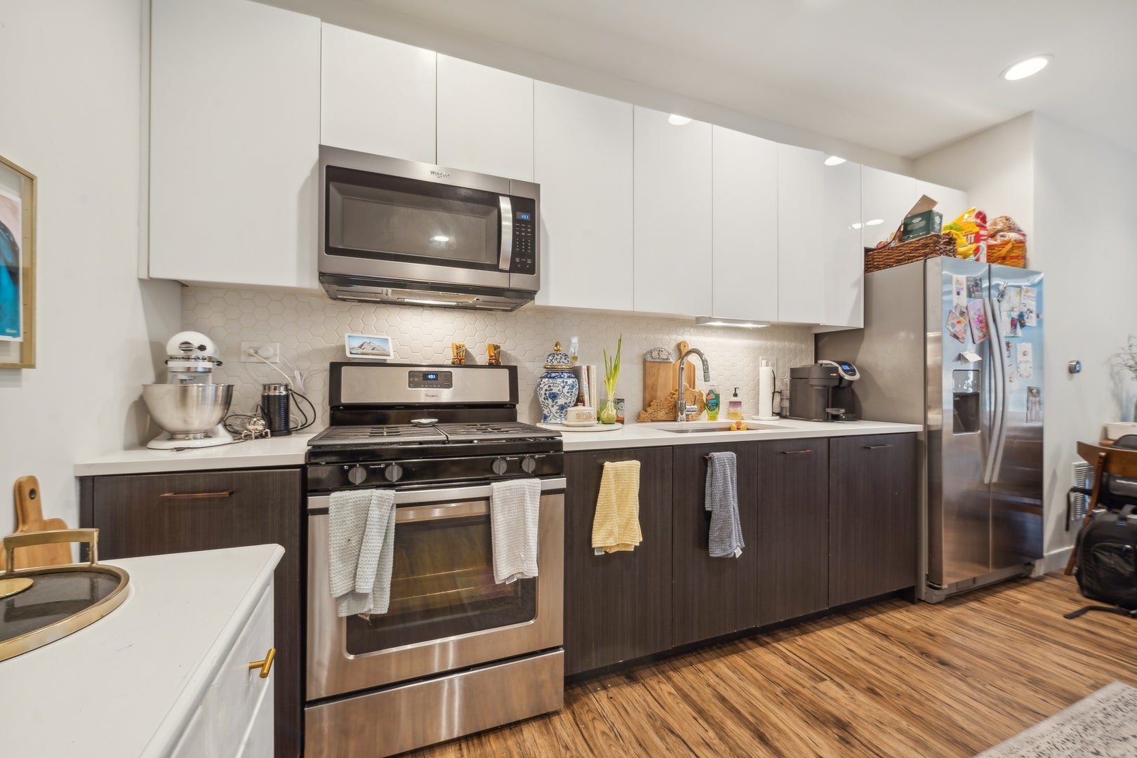 1045 W Cornelia Avenue 402