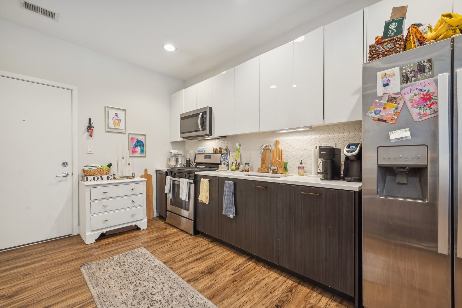 1045 W Cornelia Avenue 402