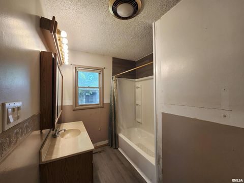 Tiny photo for 10107 Sugar Creek Road, Benton, IL 62812 (MLS # EB458873)