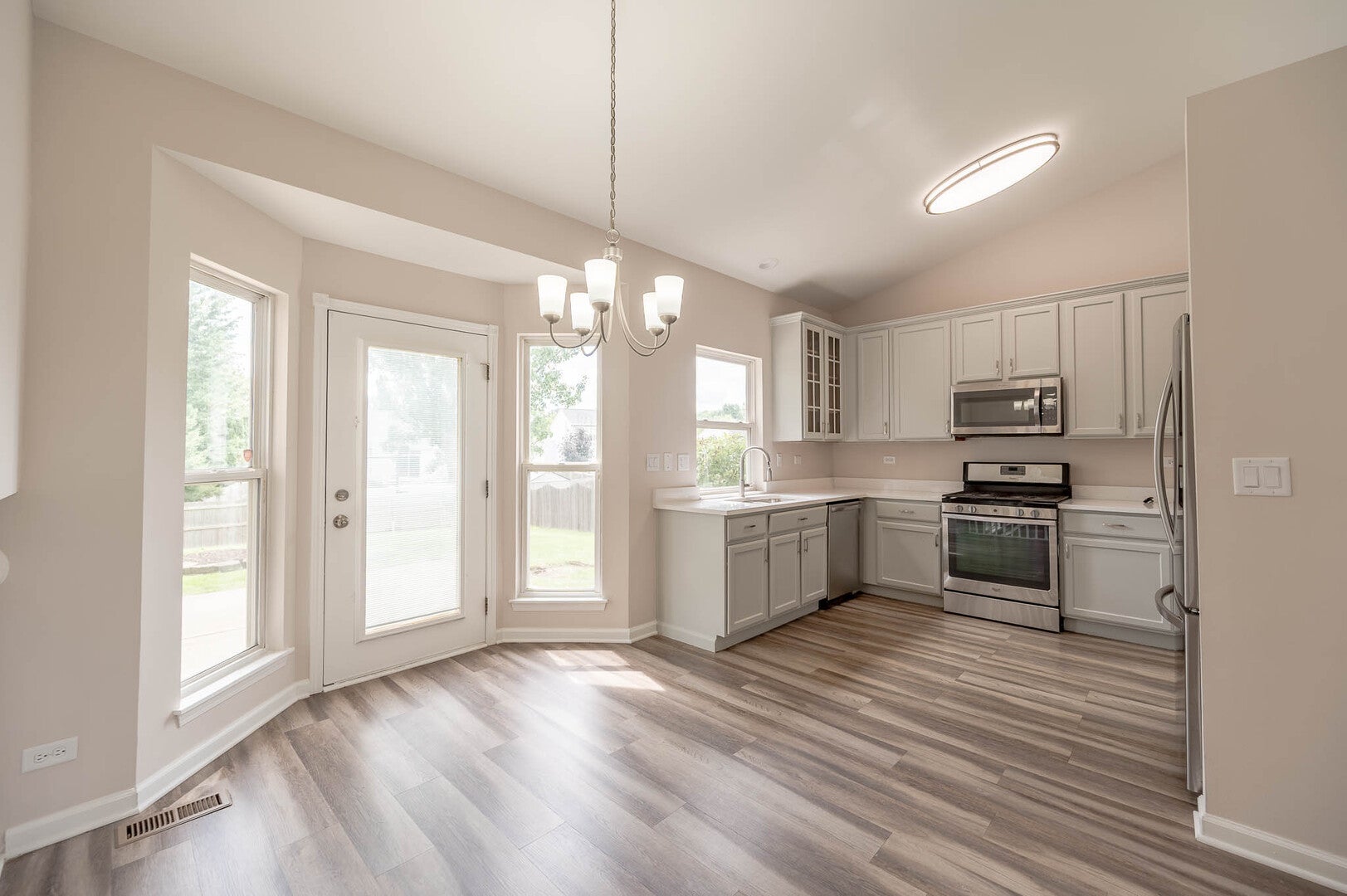 636 Hamilton Lane