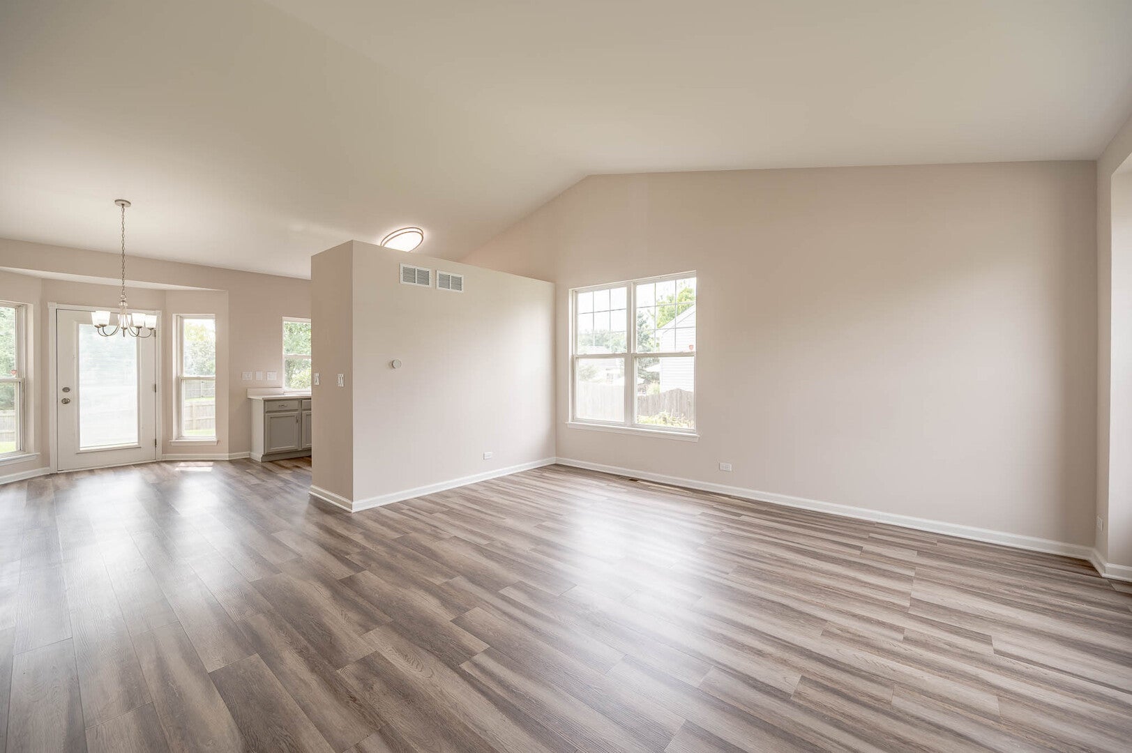 636 Hamilton Lane
