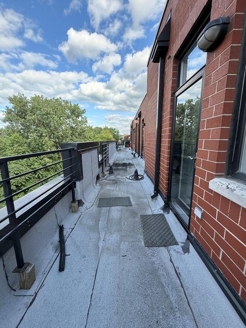 Tiny photo for 2864 N Riverwalk Drive, Chicago, IL 60618 (MLS # 12463703)