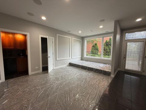 Tiny photo for 2864 N Riverwalk Drive, Chicago, IL 60618 (MLS # 12463703)