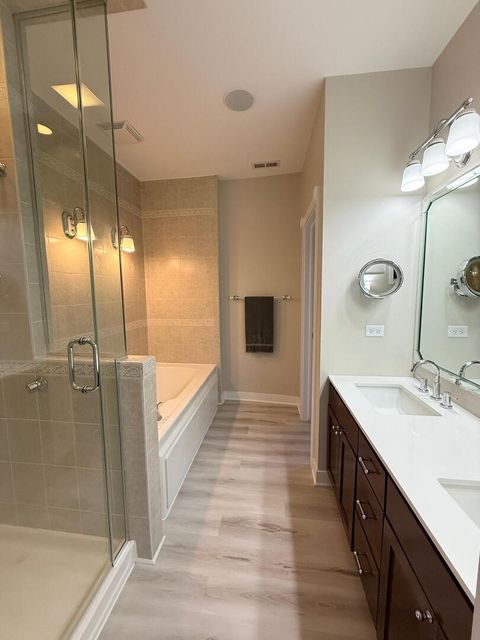 Tiny photo for 2864 N Riverwalk Drive, Chicago, IL 60618 (MLS # 12463703)