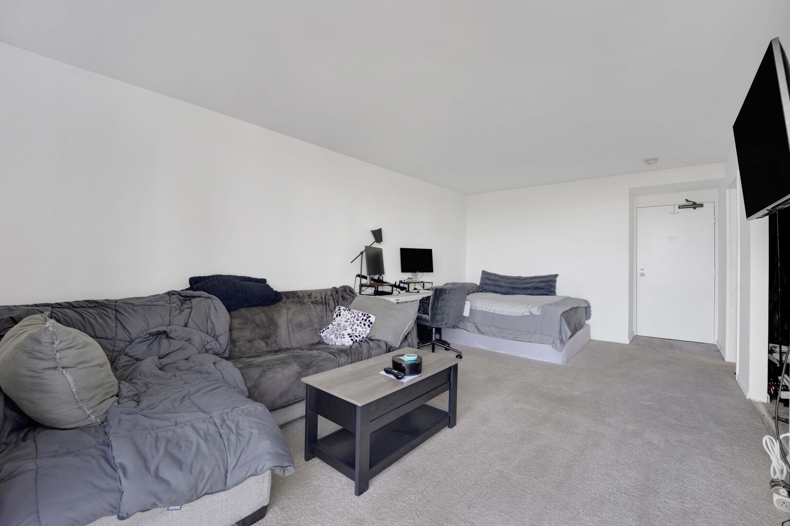 1555 N Dearborn Parkway 8c