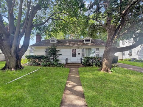 Tiny photo for 807 E Illinois Street, Freeport, IL 61032 (MLS # 12691139)