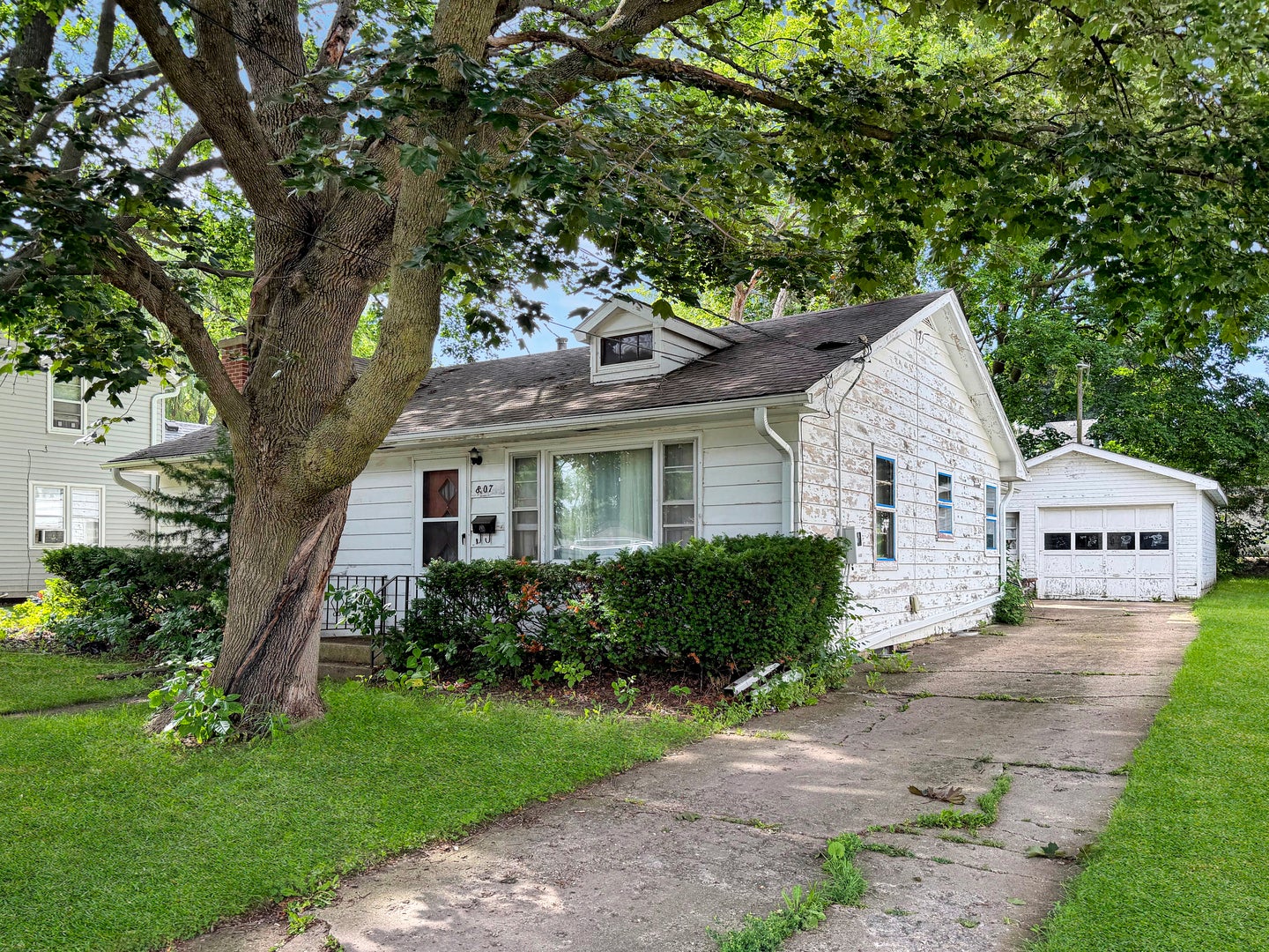 807 E Illinois Street