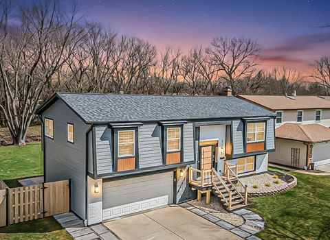 Photo of 1135 N King Charles Court, Palatine, IL 60067 (MLS # 12631983)