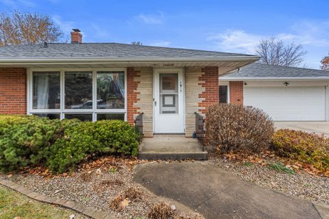 1910 Garling Drive Bloomington IL 61701