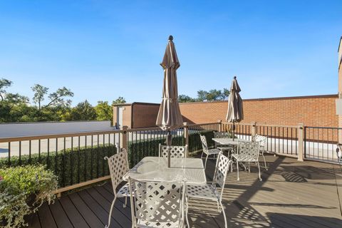Tiny photo for 44 Park Lane #223, Park Ridge, IL 60068 (MLS # 12499421)