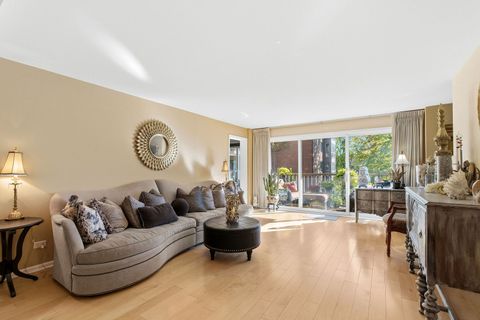 Tiny photo for 44 Park Lane #223, Park Ridge, IL 60068 (MLS # 12499421)