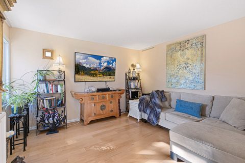Tiny photo for 44 Park Lane #223, Park Ridge, IL 60068 (MLS # 12499421)