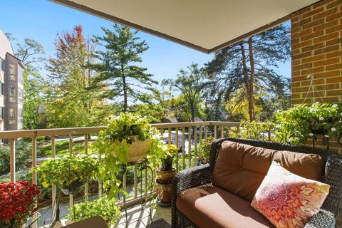 Tiny photo for 44 Park Lane #223, Park Ridge, IL 60068 (MLS # 12499421)