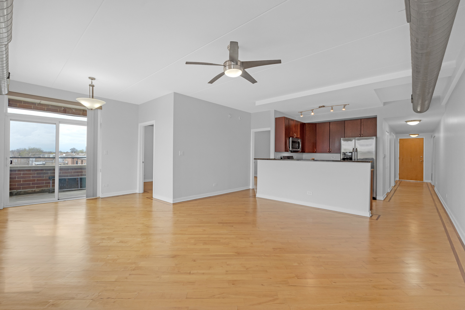 3611 W MONTROSE Avenue 407