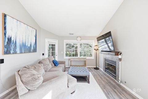 Tiny photo for 3276 N Carriage Way Court #D, Arlington Heights, IL 60004 (MLS # 12622365)