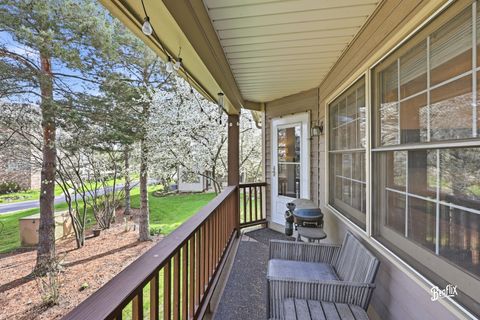 Tiny photo for 3276 N Carriage Way Court #D, Arlington Heights, IL 60004 (MLS # 12622365)
