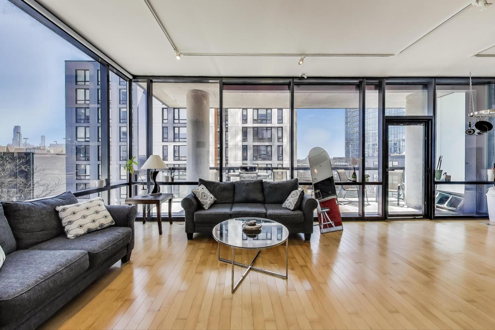 860 W Blackhawk Street 507