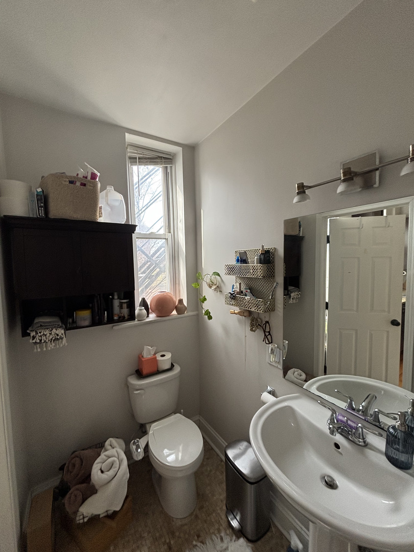 1259 W Fry Street 2S